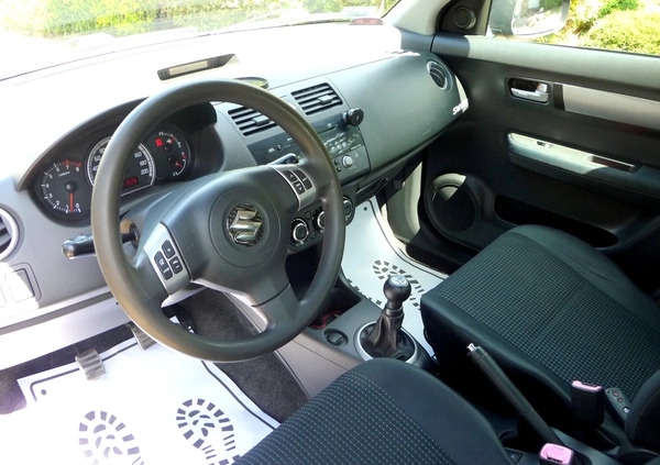 Suzuki Swift cena 13900 przebieg: 211000, rok produkcji 2005 z Jelcz-Laskowice małe 407